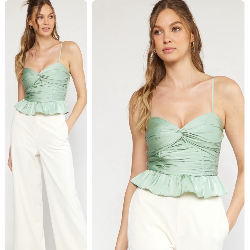 🎀🎀peplum smocked spagetti strap satin top🎀🎀